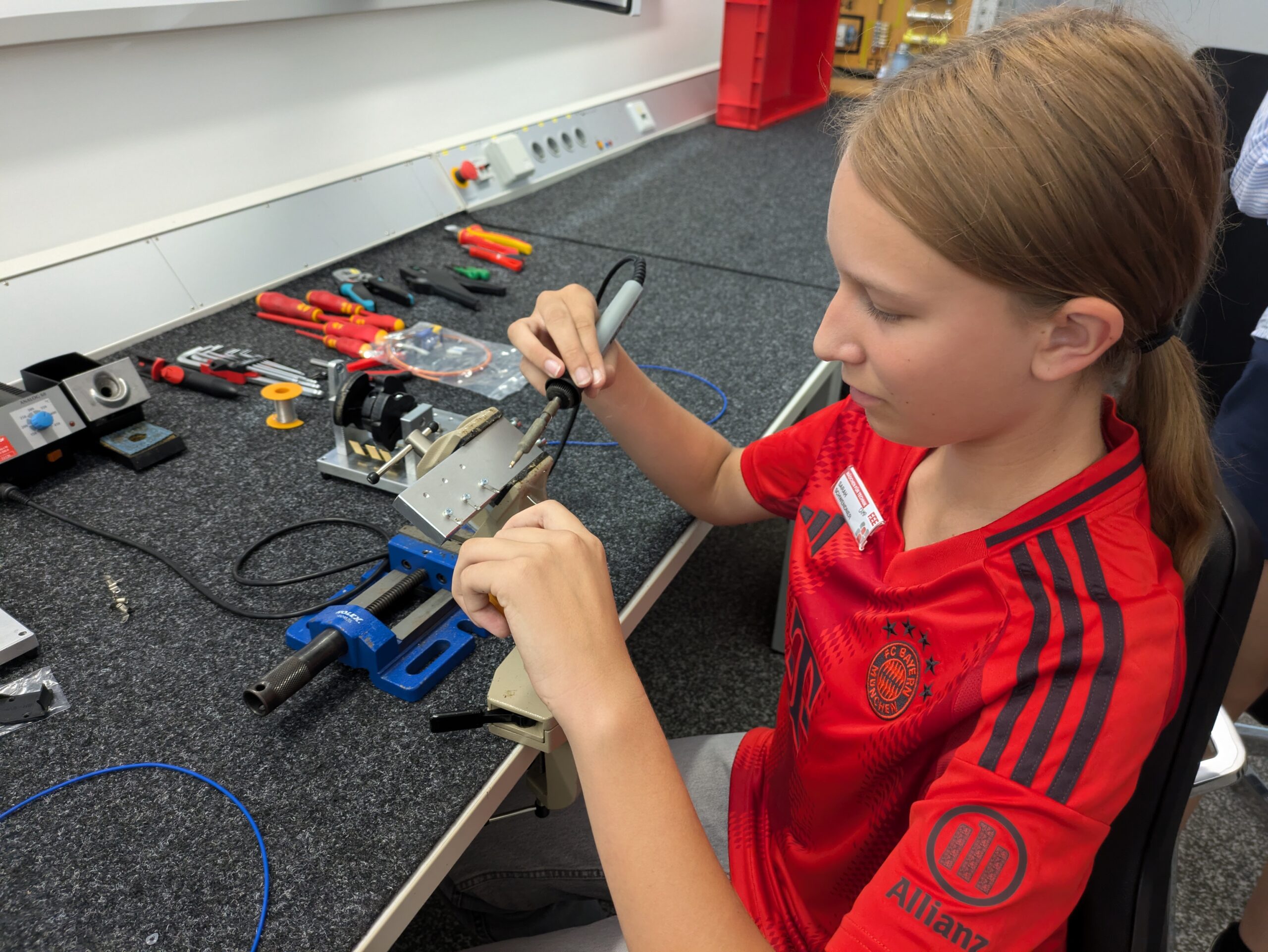 In den Ferien technische Berufe entdecken: F.EE GmbH macht es möglich und lädt den weiblichen Nachwuchs zum Mädchen für Technik-Camp ein.