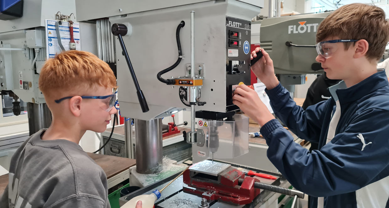 Im “Hightech live!“-Camp Nachwuchs fördern und für Technik begeistern