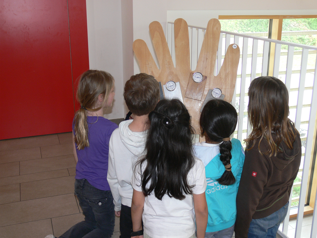 MINIPHÄNOMENTA in Bayern – Schulkinder in Bayreuth und Regensburg werden zu kleinen Forscher*innen