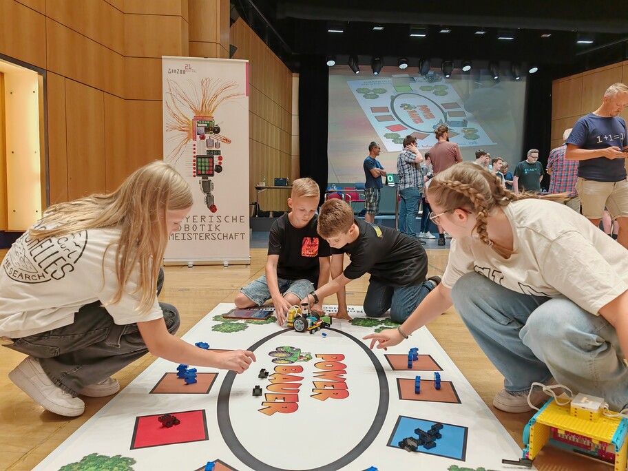 Technik-Profis unter sich – Die bayerischen Realschulen küren ihre Robotikmeister 2024