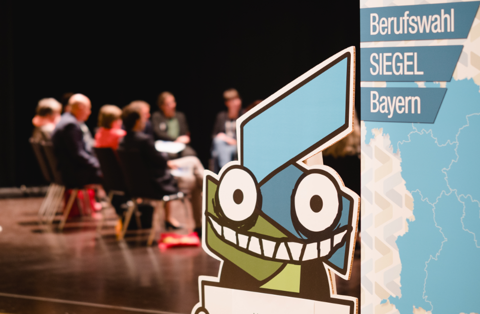 Anerkennung für herausragendes Engagement in der Berufsorientierung – 44 bayerische Schulen erhalten 2023 das Berufswahl-SIEGEL!