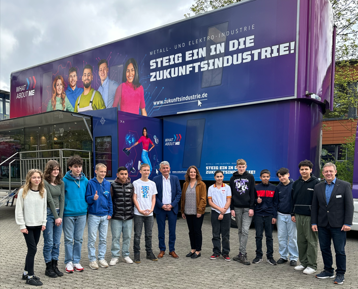 Neugestalteter M+E InfoTruck – bundesweit erster Einsatz in Erding