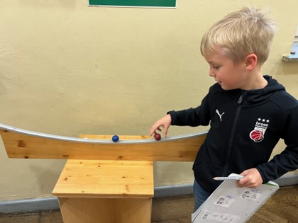Nachwuchsförderung in Bayern – die Friedrich-Fleischmann-Grundschule forscht mit der MINIPHÄNOMENTA