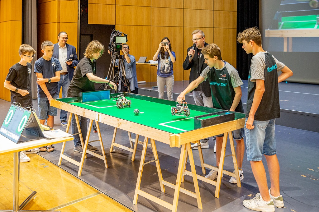 MINT21-Initiative an Bayerischen Realschulen – Robotikmeister 2023 zeigen moderne Technik auf hohem Niveau!