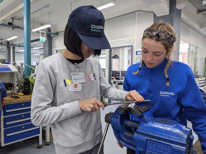 Mädchen für Technik-Camp – Einzigartiges Ferienerlebnis bei der DIEHL Ausbildungs- und Qualifizierungs-GmbH