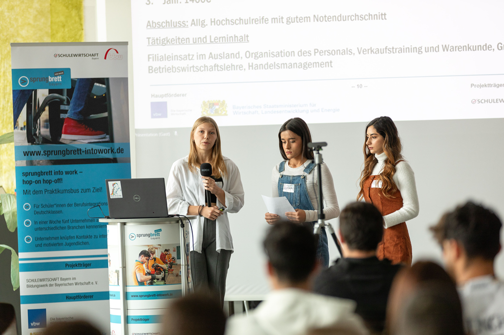 sprungbrett into work – hop-on hop-off! im Tandem – Gelungene schulartübergreifende Berufsorientierung in Coburg