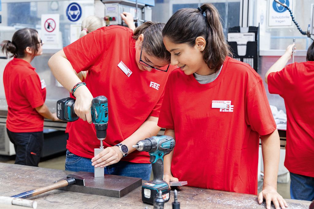 Die Mädchen für Technik-Camps finden in den Ferien in Kooperation mit bayerischen Unternehmen statt.