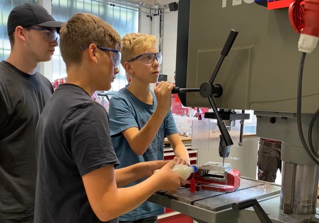 “Hightech live!“-Camp bei WAREMA Renkhoff SE öffnet die Türen in die technische Berufswelt