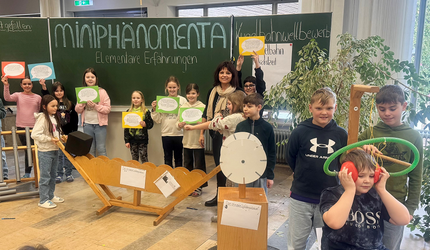 Schulkinder werden zu kleinen Forschenden – MINIPHÄNOMENTA gastiert in der Grundschule Arzberg